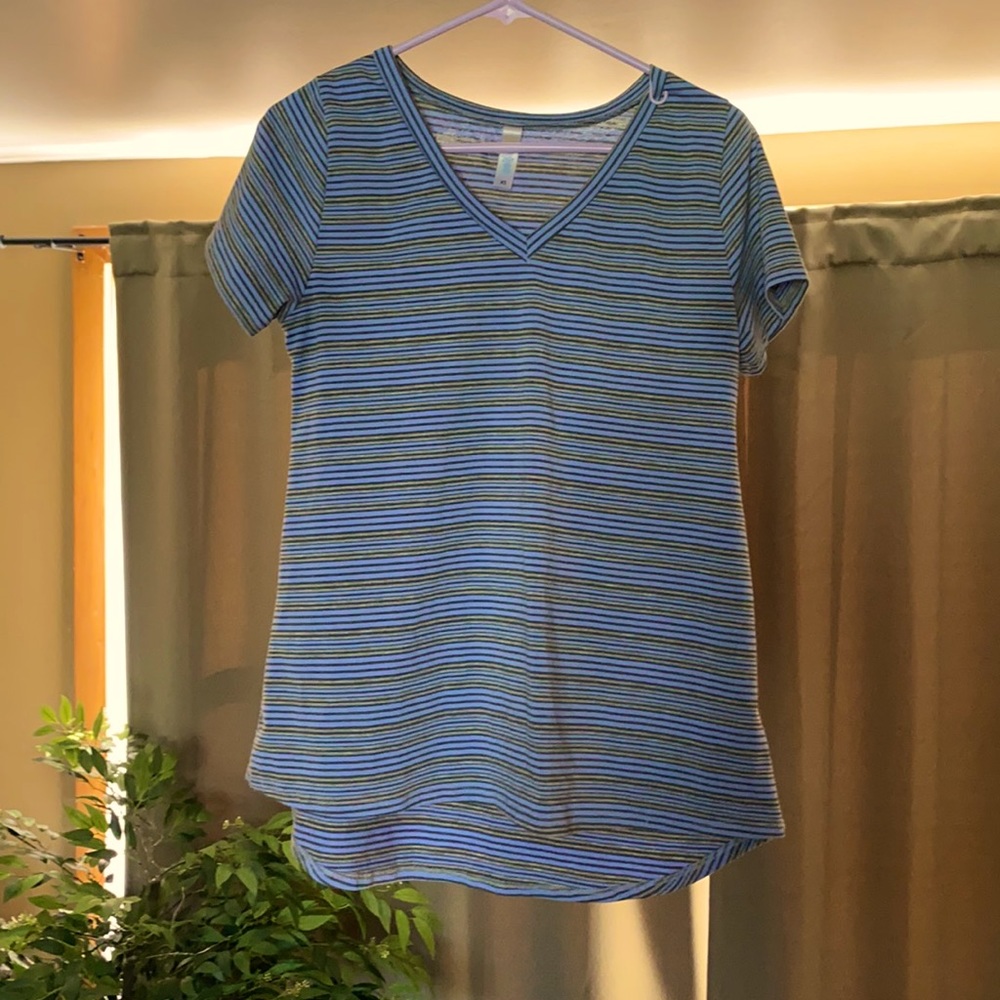 3/$20. Excellent condition used LulaRoe christy tee.